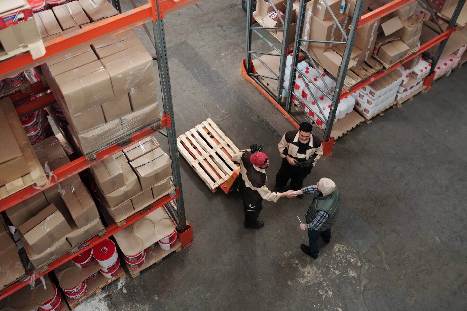 Certificazione settore logistica e trasporti, consulenza sistemi di gestione e certificazioni a Bologna, Modena, Ferrara, Emilia-Romagna, ISO 9001, ISO 2800, ISO 39001, IFS logistics, AEO, B CORP