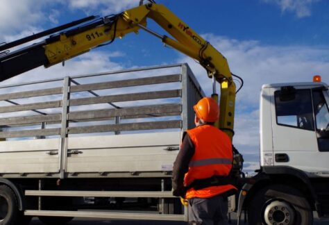 corso gru su autocarro, corso formazione gru autocarro a Bologna, Modena, Ferrara, Emilia-Romagna, Lombardia, formazione sicurezza gru su autocarro